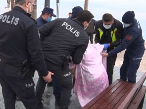 Antalya’da Polisin Denize Girip, Kurtarılınca Kafasını Yere Vuran Alkollü Şahısla İmtihanı