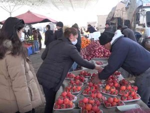 Olumsuz Hava Koşulları Pazarda Tezgah Sayısını Da Fiyatları Da Düşürdü