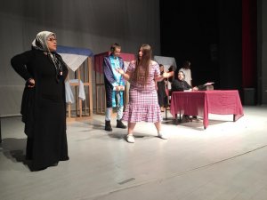 Birlik Vakfı ’Amca Size İ̇nsan Diyebilir Miyim?’ Tiyatro Oyununu Sergiledi