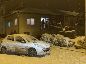 Evinde Boğazı Kesilerek Öldürülen Kadın Cinayetinde İhbarda Bulunan Oğlu Tutuklandı