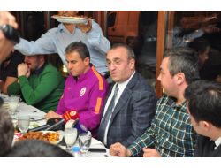 Hamzaoğlu Ve Albayrak Gazetecilerle Yemekte Buluştu