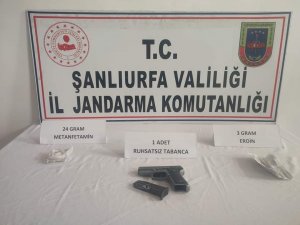Şüpheli Araçtan Uyuşturucu Ve Silah Çıktı