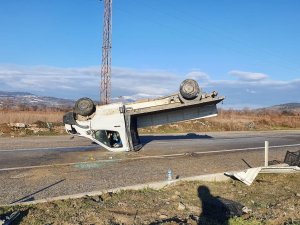 Sarıgöl’de Kamyonet Takla Attı: 2 Yaralı