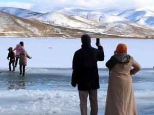 Bayburt’ta Baraj Gölü Dondu