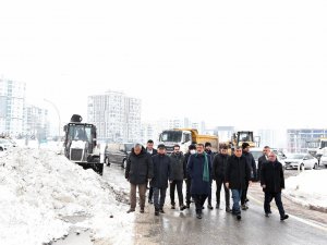 Malatya Büyükşehir Ekipleri Kar Kaldırma Çalışmalarını Hızlandırdı