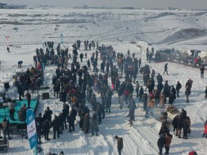 Karda Doğa Yürüyüşü Renkli Anlara Sahne Oldu