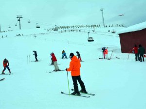 Çambaşı Kayak Merkezi’ne Yoğun İlgi