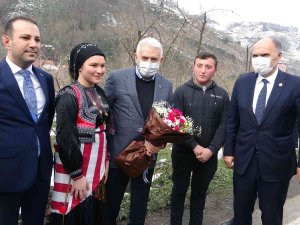 Binali Yıldırım, Kuşköy’de "Kuş Dili" İle Karşılandı