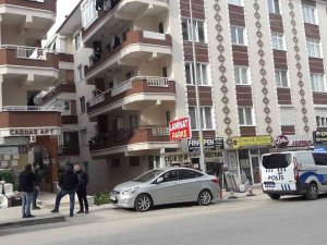 Balkon Demirini Keserken Dördüncü Kattan Düşerek Hayatını Kaybetti