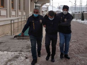 Çarptığı Yayayı Kontrol İçin Gelmiş, Otobüs Sürücüsünün Yardım Ettiğini Görünce Geri Kaçmış