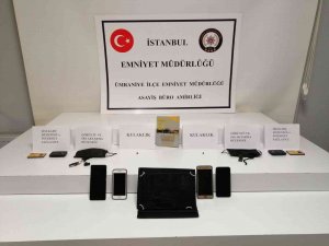 İ̇stanbul’da Ehliyet Sınavında Cerrahi Maskeye Kopya Düzeneği Kuran 5 Kişi Yakalandı
