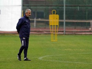 Fenerbahçe Yağmur Altında Çalıştı