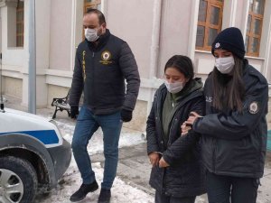 Annesinin Ölümüne Neden Olan Genç Kız Tutuklandı