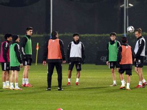 Beşiktaş Yağmur Altında Çalıştı
