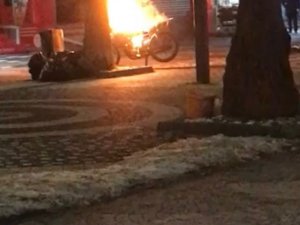 Motosiklet Alev Alev Yandı