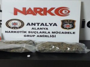 Otogarda Şüpheli Şahsın Üzerinden 960 Gram Esrar Çıktı