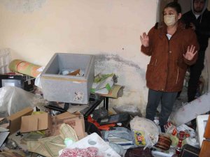 Tehditlerden Korktuğu İçin 1 Yıl Sonra Gelebildiği Evini Talan Edilmiş Halde Buldu, Gözyaşlarına Boğuldu