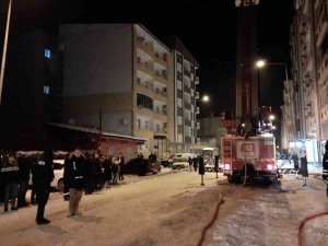 Kars’ta 6 Katlı Binada Yangın