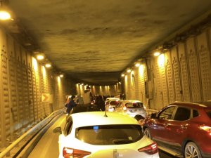 Ümraniye’de Asker Eğlencesinde Trafik Magandaları Alt Geçidi Trafiğe Kapattı