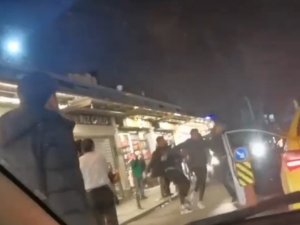 Beyoğlu’nda Yaşanan Yumruk Ve Tekmeli Kavgalar Kamerada