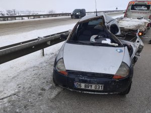 Otobüs İle Otomobil Çarpıştı: 1 Ölü