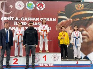 Kartepeli Sporcular Karate Turnuvasından Derece İle Döndü