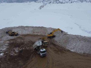 Kuraklığın Vurduğu Çorum’da 2 Bin Kamyon Kar Baraja Taşındı