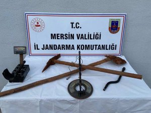 Mersin’de İzinsiz Kazı Yapan 3 Şüpheli Suçüstü Yakalandı