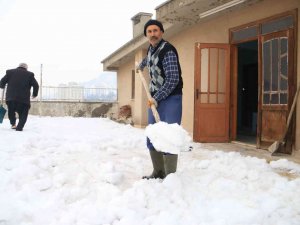 Gündelik İşçiler Kar Mesaisinde