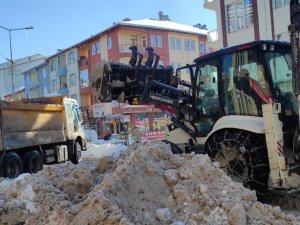 Çekerek’te Karlar Baraja Taşınıyor