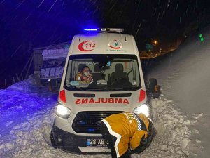 Yolda Kalan Ambulansın İmdadına Otel Çalışanları Yetişti