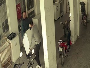 Böyle Yüzsüz Hırsız Görülmedi, Nakliyeci Kiralayıp Komşuya Hamallık Yaptırdı