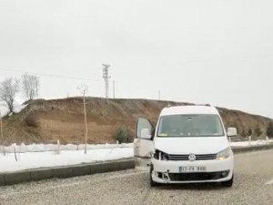 Otomobil İle Hafif Ticari Araç Çarpıştı: 4 Yaralı