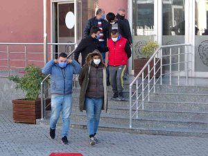 Suç Makinesi Hırsızlar, Polis Aracına Çarpınca Yakayı Ele Verdi