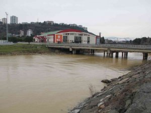 Karlar Erimeye Başladı, Akarsuların Debisi Yükseldi