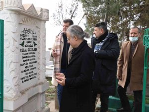 ‘Şark Bülbülü’ Celal Güzelses Kabri Başında Anıldı