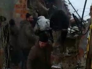 Ahır Çatısı Çöktü, Facianın Kıyısından Dönüldü