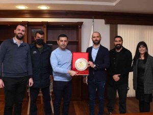 Davutlarspor’dan Başkan Ömer Günel’e Teşekkür Plaketi