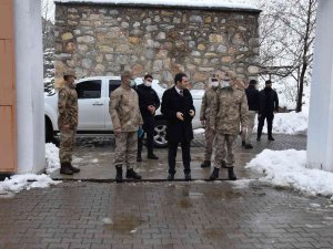 Kaymakam Mete, Mereto Dağı Eteklerindeki Karakolda Askerlere Bir Araya Geldi