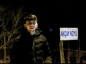 Domuzdan Kaçan Genç Kendini Otomobilin Üzerine Attı