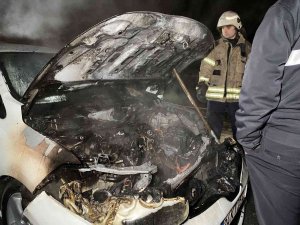 Tem Otoyolu’nda Seyir Halindeki Otomobil Yandı