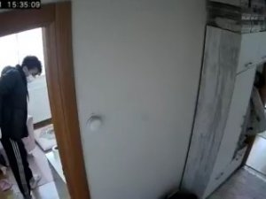 Kartal’da Maskeli Hırsızlar Daire İçi Kameraya Yakalandı
