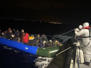 İ̇zmir Açıklarında 66 Düzensiz Göçmen Kurtarıldı