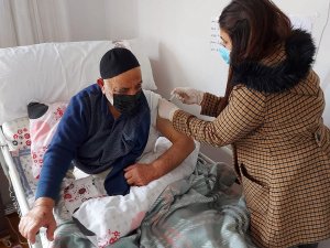 Sağlık Ekipleri Aşılama Çalışmalarını Sürdürüyor