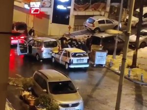 Önce Kendi Aralarında Tartıştılar Sonra Başka Sürücüyü Darp Ettiler