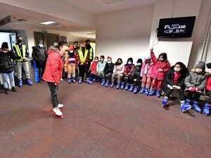 Kadifekaleli Çocuklara Karne Hediyesi