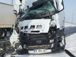 Kayseri’de Feci Kaza, Tır Kağıt Gibi Ezildi