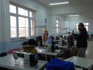 Siirt’te Atıl Durumdaki Bina Tekstil Atölyesine Çevrildi, Devlet Desteğiyle 50 Kişiye İş İmkanı Sağlandı