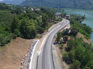 İ̇lçeleri Yakınlaştıran Karayolunun Yüzde 20’si Tamamlandı