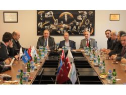 AVM'lerin Açılıp Kapanma Saatlerini Valilikler Belirleyecek